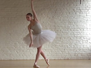 Красивое видео с голой балериной